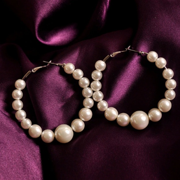 Jewelry - Today only $6 ❤️ new Simulated Pearl hoop earrings